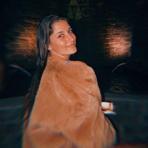 Meet your Posher, Mikaela